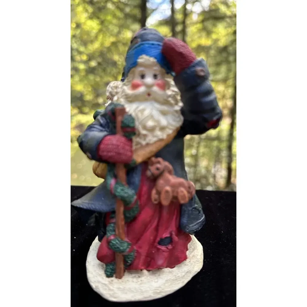 Vtg 1996 St. Nicholas Square Santa Toting Toy Sack Wearing Mittens -S64